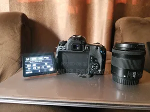 Canon 77d (9000D) With 18-5mm Lens With 2 Batteries and a Camera Bag