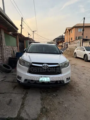 Toyota Highlander XLE V6 4x4 (3.5L 6cyl 6A) 2016 White