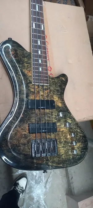Champ Active 4strings Bass Guitar.