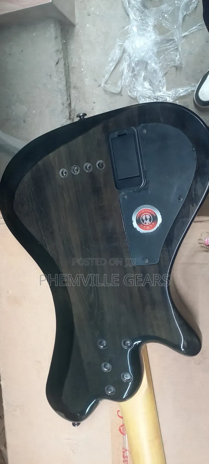 Champ Active 4strings Bass Guitar.