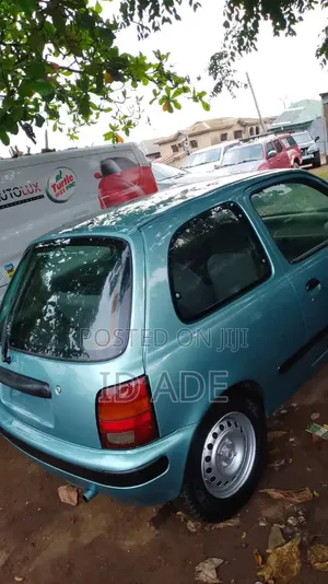 Nissan Micra 2000 Green