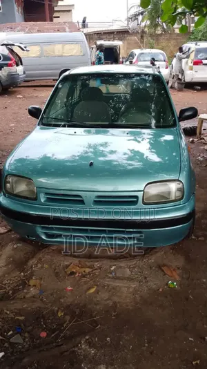 Nissan Micra 2000 Green