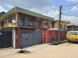 3bdrm Block of Flats in Bariga / Shomolu for sale