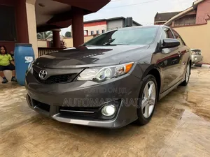 Toyota Camry SE 4dr Sedan (2.5L 4cyl 6A) 2013 Gray