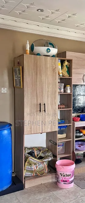Clean Portable Wardrobe