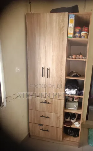 Clean Portable Wardrobe