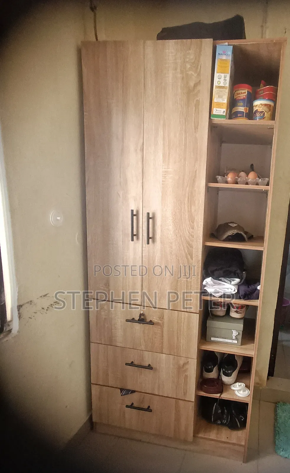 Clean Portable Wardrobe