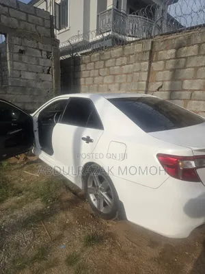 Toyota Camry SE V6 4dr Sedan (3.5L 6cyl 6A) 2013 White