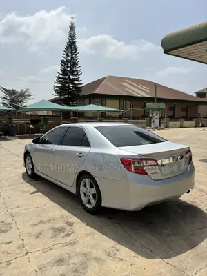 Toyota Camry SE Sport 4dr Sedan (2.5L 4cyl 6A) 2014 Silver