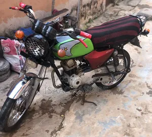 Bajaj Boxer 2025 Red