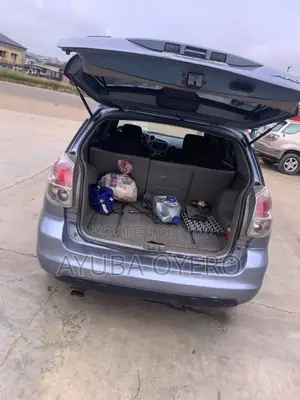 Toyota Matrix Hatchback AWD (1.8L 4cyl 4A) 2005