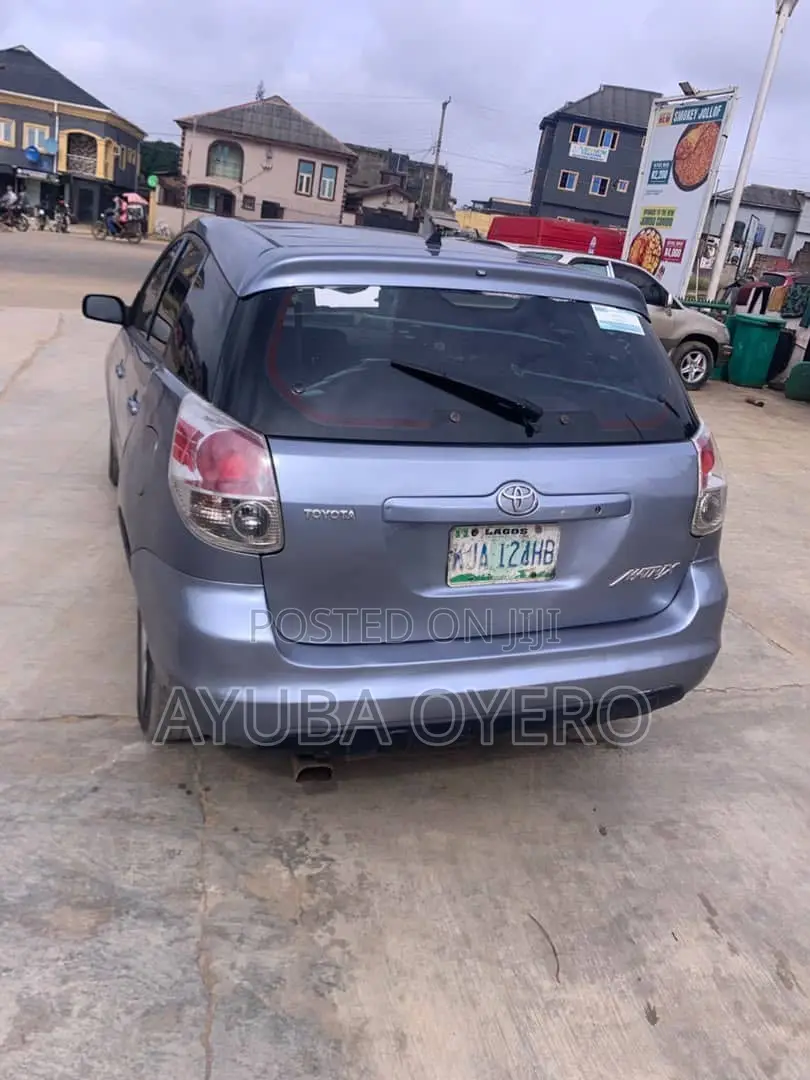 Toyota Matrix Hatchback AWD (1.8L 4cyl 4A) 2005