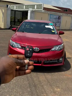 Toyota Camry SE 4dr Sedan (2.5L 4cyl 6A) 2013 Red