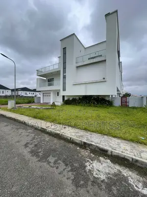 5bdrm Duplex in Vgc for sale