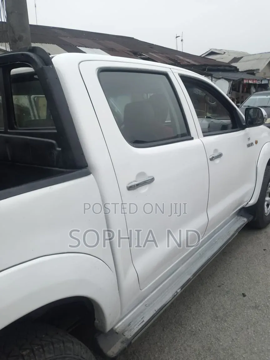 Toyota Hilux 2013 White
