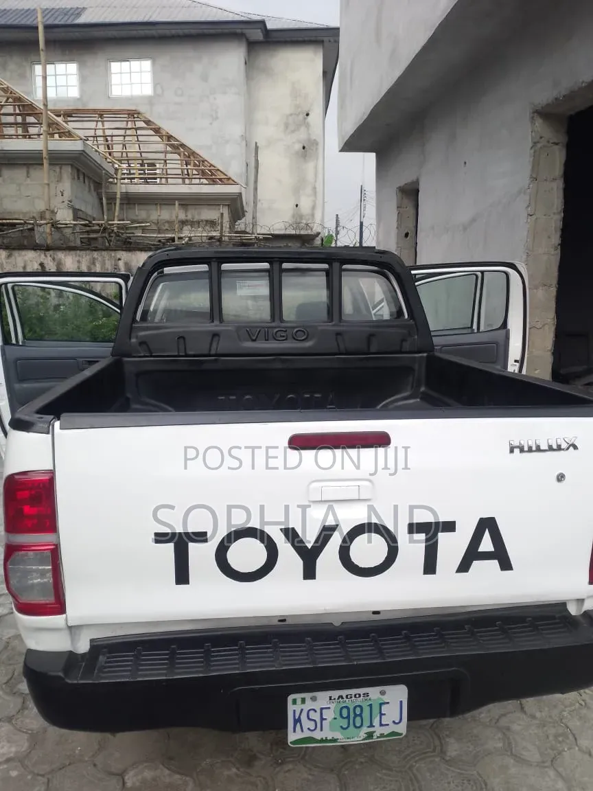 Toyota Hilux 2013 White