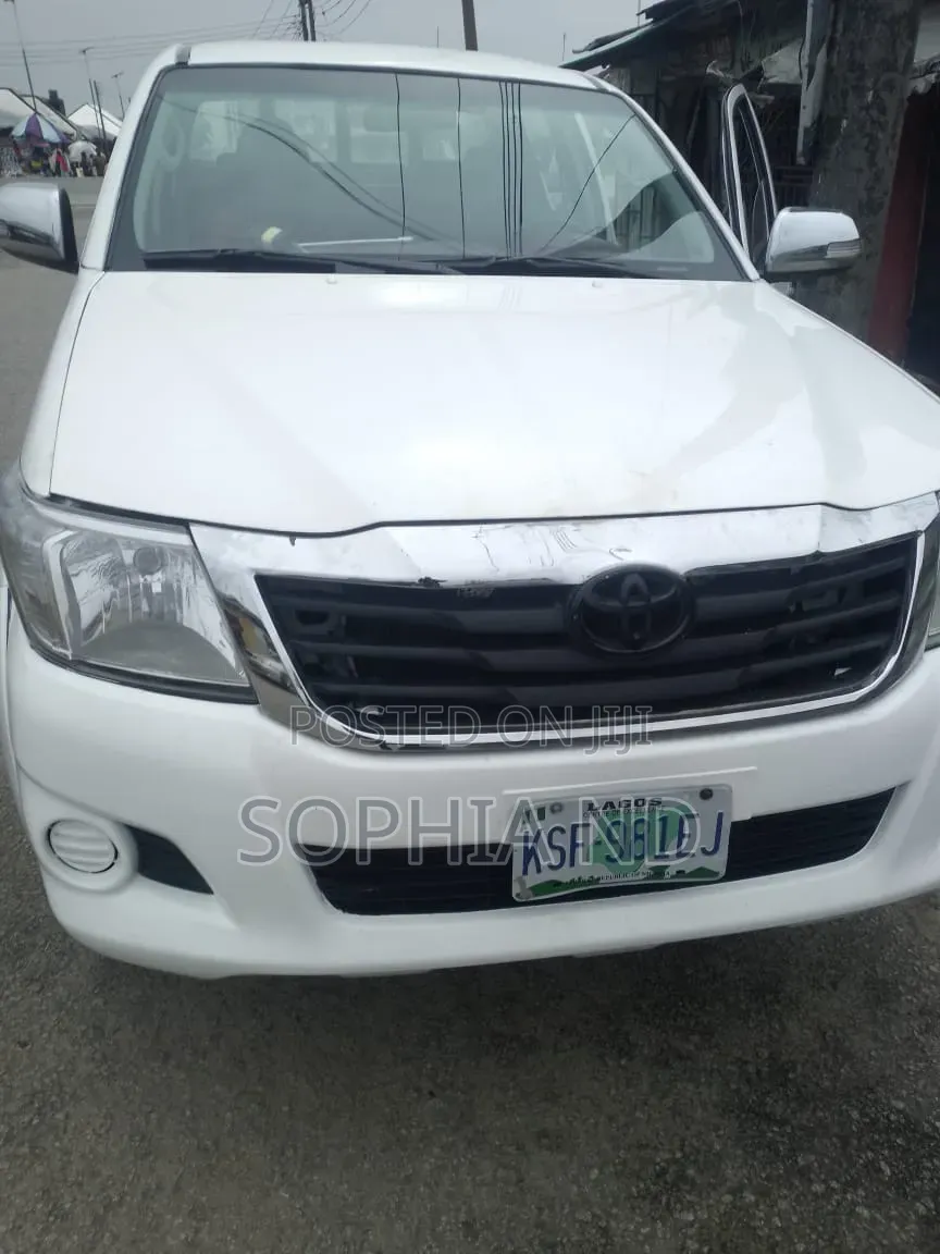 Toyota Hilux 2013 White