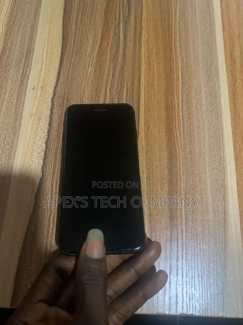Apple iPhone 7 32 GB Black
