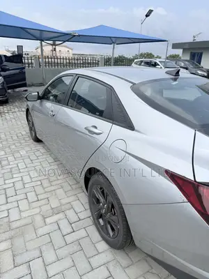 Hyundai Elantra 2022 Silver