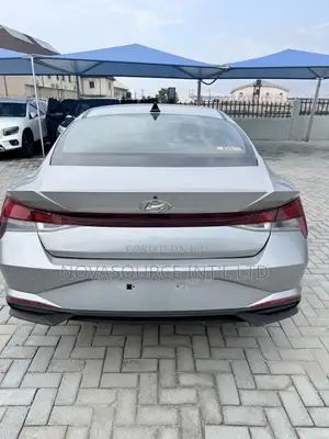 Hyundai Elantra 2022 Silver