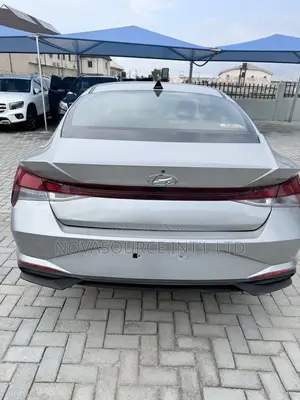 Hyundai Elantra 2022 Silver