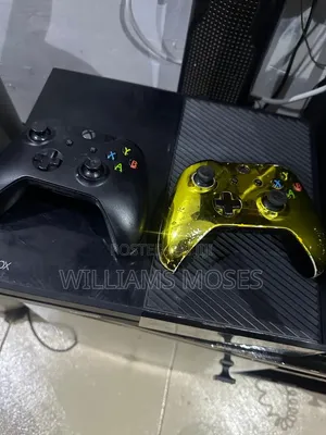 Xbox One With 2 Pads
