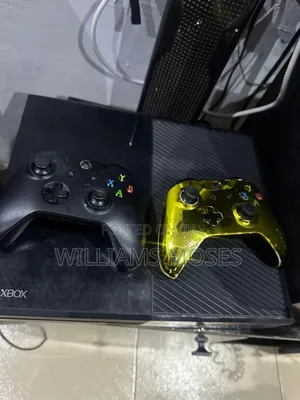 Xbox One With 2 Pads