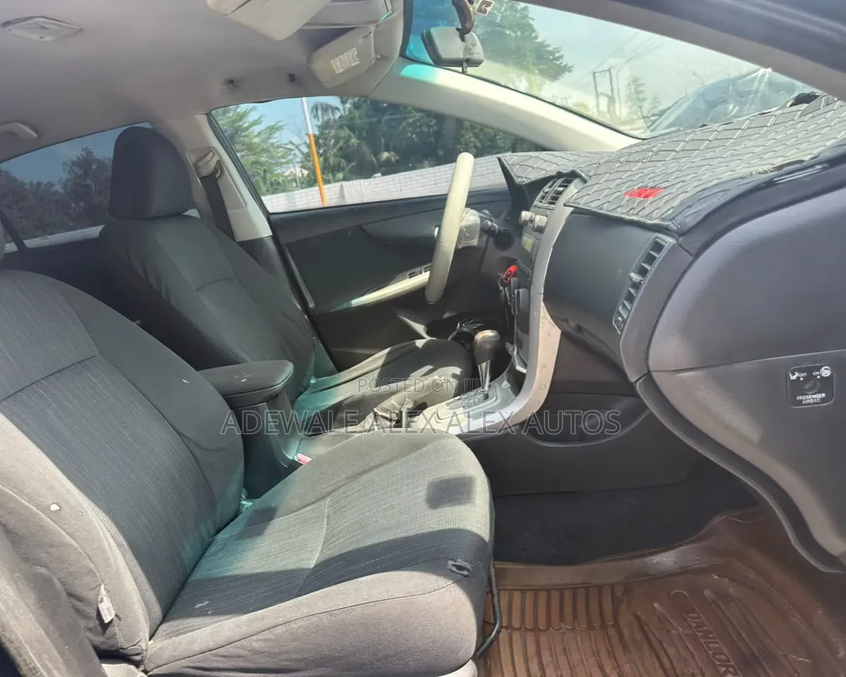 Toyota Corolla 2012 Black