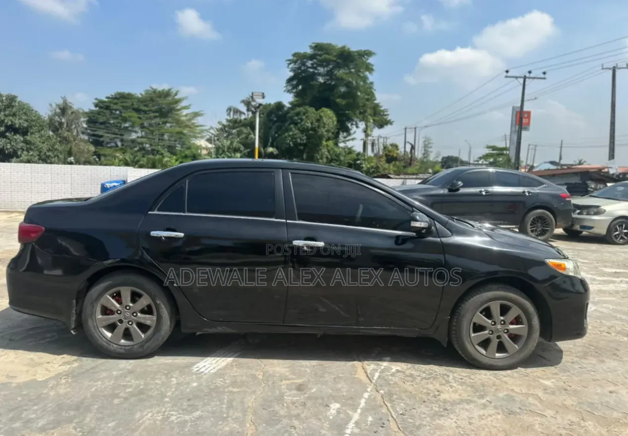 Toyota Corolla 2012 Black