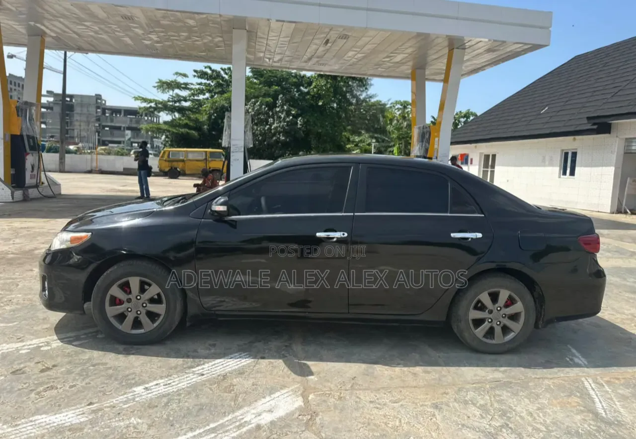 Toyota Corolla 2012 Black