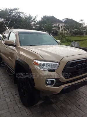 Toyota Tacoma SR5 2017 Beige