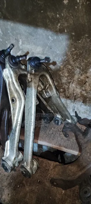 Set of Lower Arms Escalade 2016 to 2018 Model
