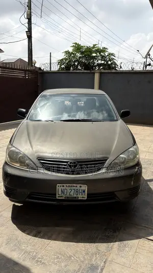 Toyota Camry 2005 Gray
