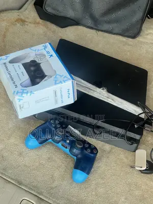 PS4 With 2 Pad 10 Games