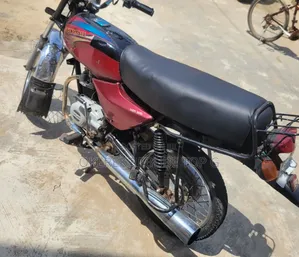 Bajaj Boxer 100 2022 Purple