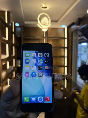 Apple iPhone SE 64 GB Black