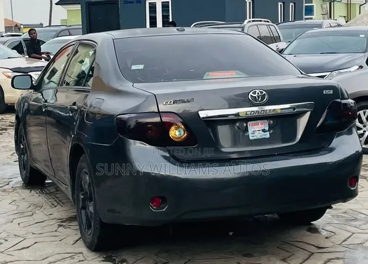 Toyota Corolla 2010 Gray