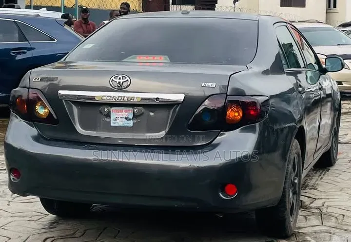 Toyota Corolla 2010 Gray