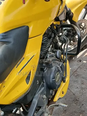 Bajaj Pulsar 220 F 2023
