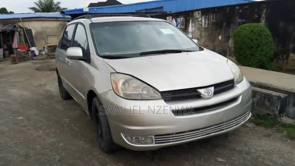 Toyota Sienna 2005 Silver