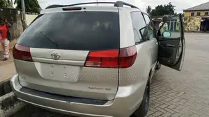 Toyota Sienna 2005 Silver