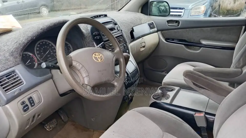 Toyota Sienna 2005 Silver