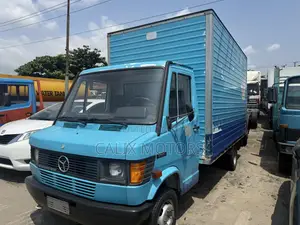 Foreign Used Mercedes Benz Truck 2005 Blue