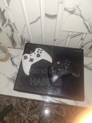 Xbox One With 2 Wireless Pads