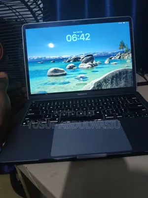 Laptop Apple MacBook Pro 2022 M2 8GB Apple M2 SSD 512GB
