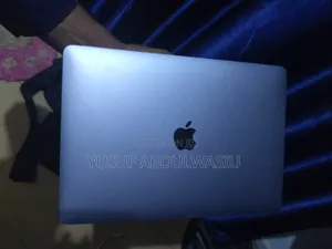 Laptop Apple MacBook Pro 2022 M2 8GB Apple M2 SSD 512GB