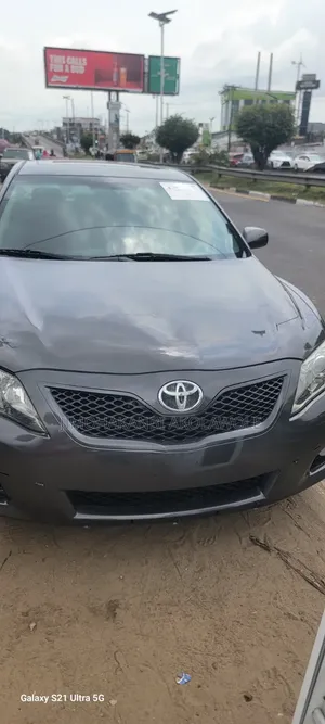 Toyota Camry SE 4dr Sedan (2.5L 4cyl 6A) 2011 Beige
