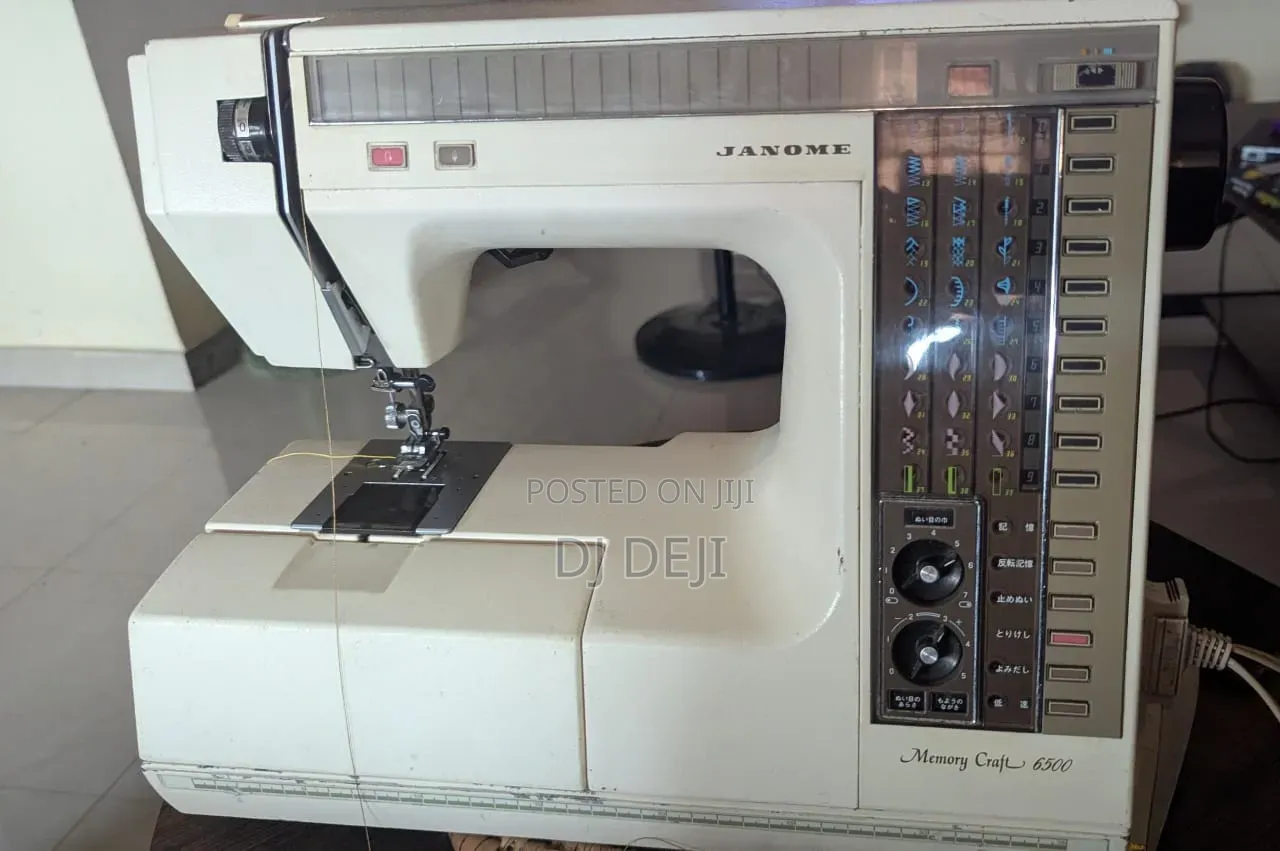 Janome Memory Craft 6500 Computerized Sewing Machine - Good Condition