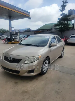 Toyota Corolla LE 4dr Sedan (1.8L 4cyl 4A) 2010 Gold