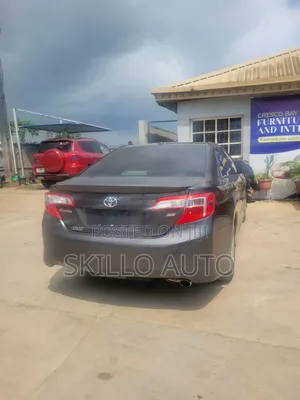 Toyota Camry SE 4dr Sedan (2.5L 4cyl 6A) 2012 Gray
